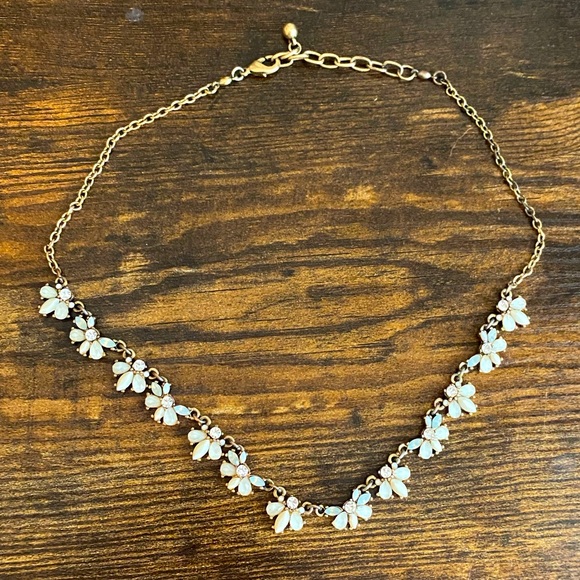 Silver necklace with white flowers - Picture 2 of 2